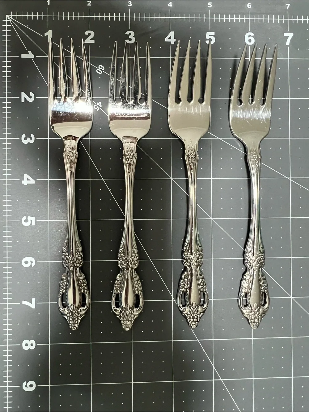 Vintage Oneida Brahms Deluxe Stainless Salad Fork Set of 4